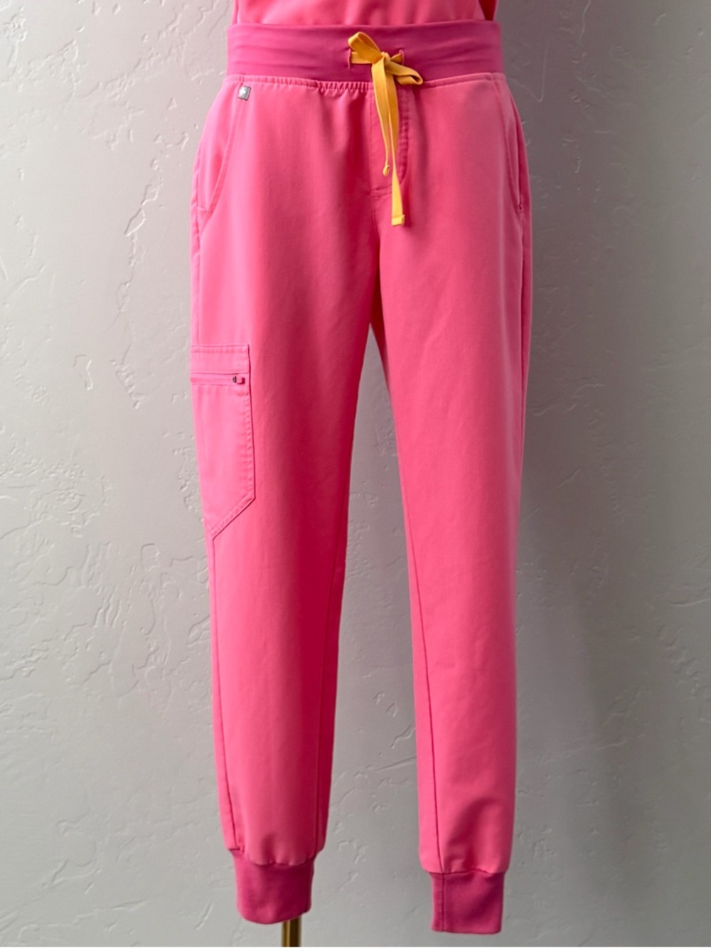 FIGS Zamora Jogger Scrub Pants Neon Pink S Petite Stretch - Picture 5 of 16
